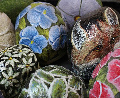 Fuzz, CC0, via Wikimedia Commons-Painted_floral_and_fox_rocks